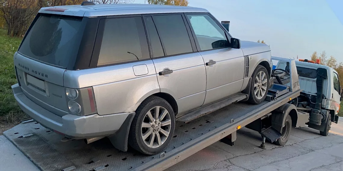 Сибиряк игнорировал приставов на полмиллиона и лишился Range Rover