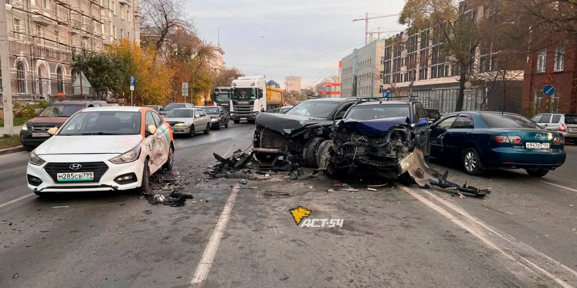 Водитель пытался бежать: массовое ДТП с участием четырёх автомобилей произошло на Фабричной