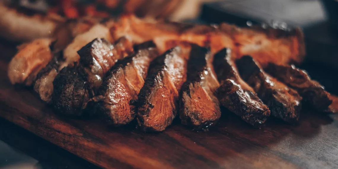 Бойню с сомнительным мясом без сроков годности нашли под Новосибирском