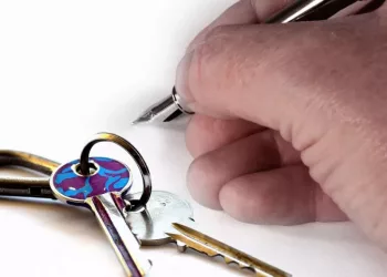 Третий год нет воды в жилище сироты под Новосибирском