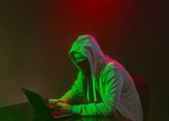 Сибиряк разослал более 200 ложных сообщений о минировании зданий