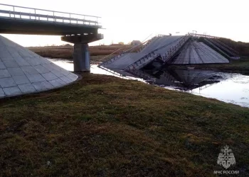 На месте обрушившегося моста в Чулымском районе сделают временную постройку