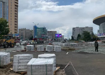 Анатолий Локоть назвал примерные сроки завершения ремонта возле Нарымского сквера