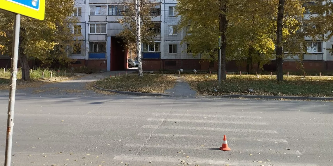 В Кировском районе 10-летняя девочка попала под колеса легковушки