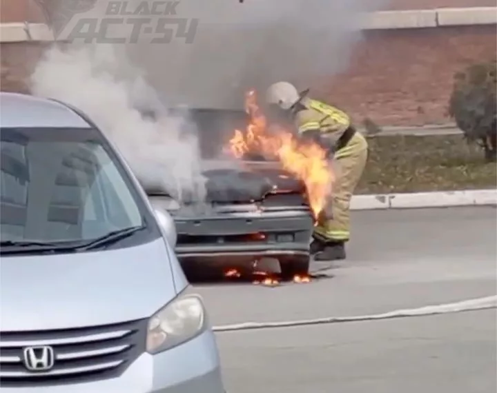В Калининском районе Новосибирска сгорела «Лада»