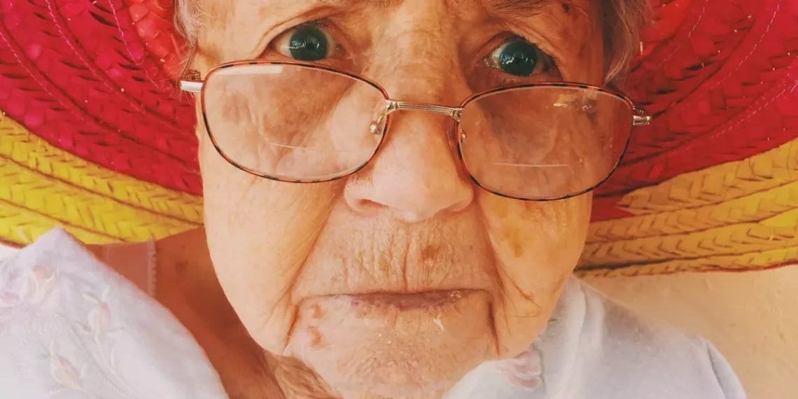 Старушку-наркодилера со свёртками героина поймали в Кузбассе