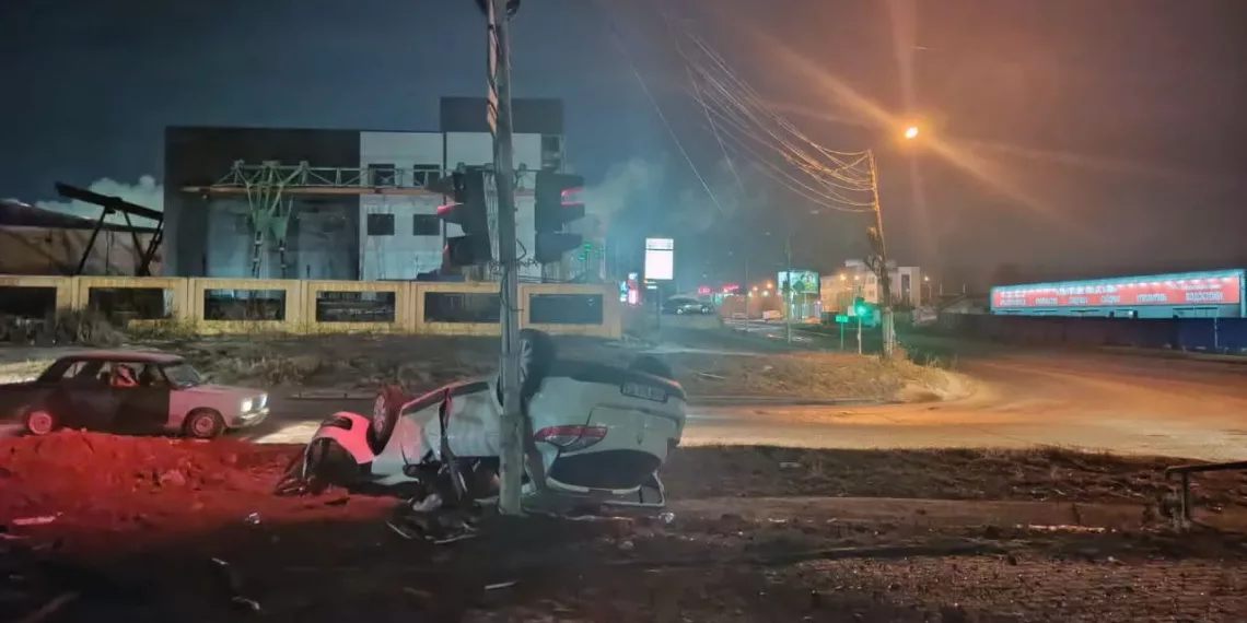 Легковушка перевернулась в Калининском районе Новосибирска