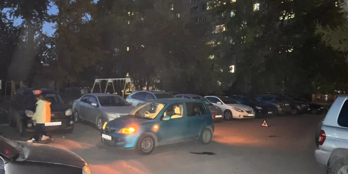 Первоклассника снесла Mazda во дворе Новосибирска