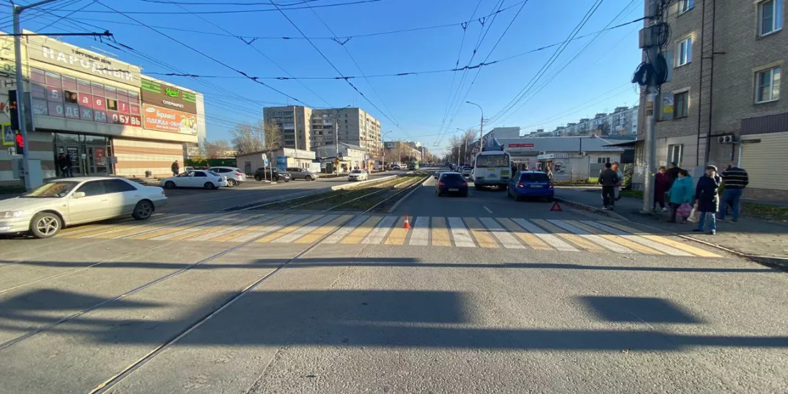 Сибирячка рванула на красный и сбила школьника в Новосибирске