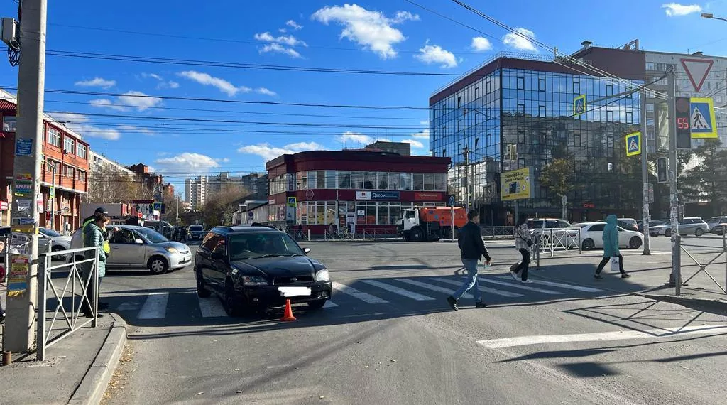 Subaru снесла школьницу на пешеходном переходе в Новосибирске