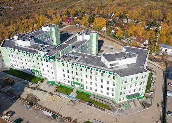 Готовность трех концессионных поликлиник в Новосибирске составила почти 100%