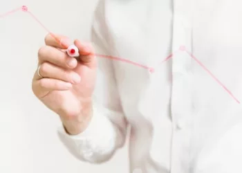 Дефицит на рынке труда отметили в Новосибирской области