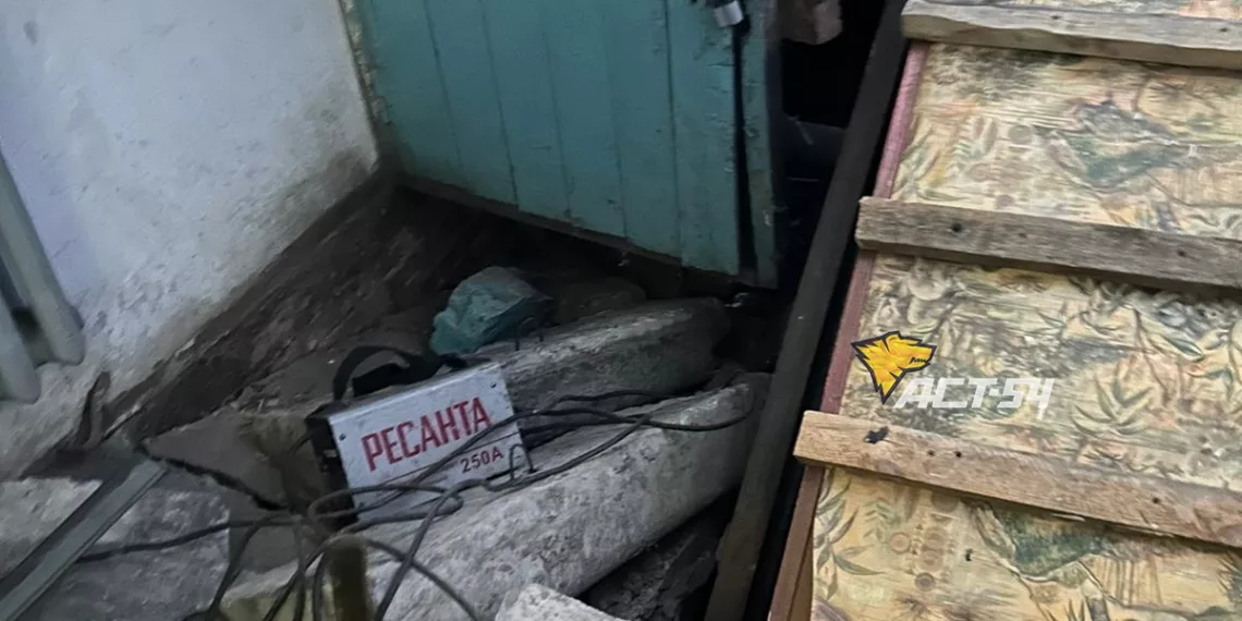 В Калининском районе у жильцов на Танковой обрушилась лестница в подъезде