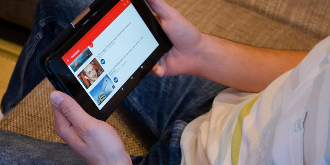 Больше половины Россиян предпочитают есть во время просмотра видео