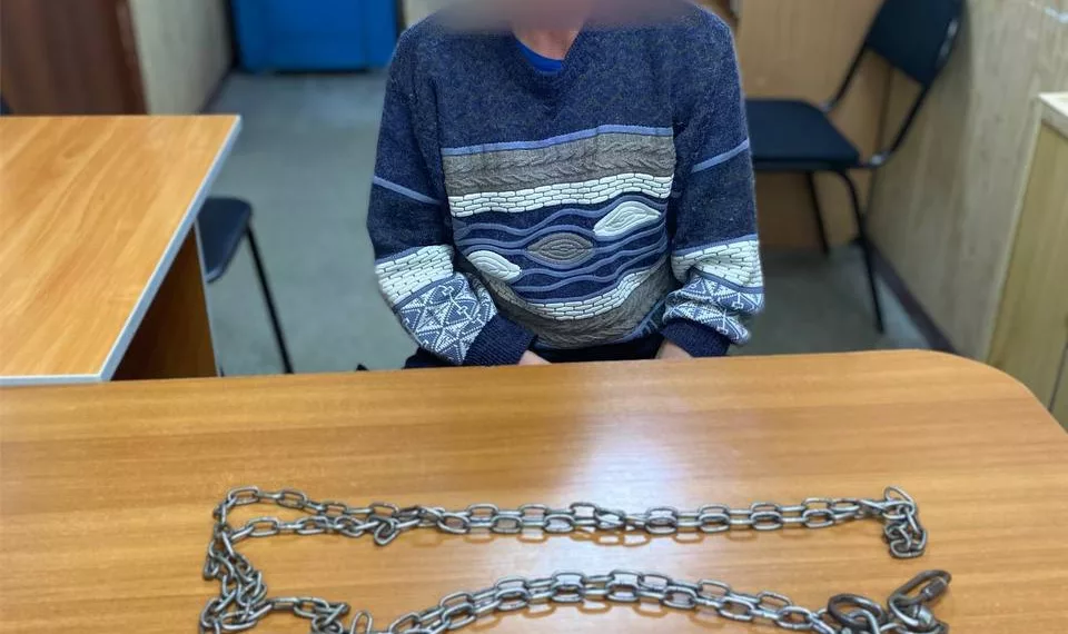 Новосибирец приковал знакомого на цепь в погребе, чтобы оформить на него ИП