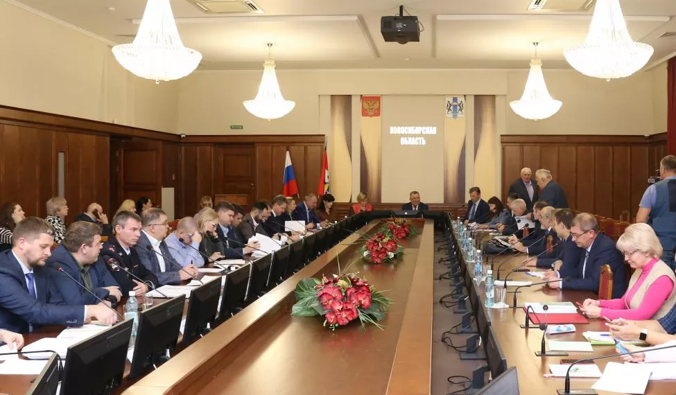 Депутаты заксобрания обсудили вопросы безопасности дорожного движения и строительство дорог и мостов в Новосибирской области