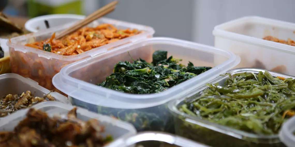 Председатель Госдумы потребовал Роспотребнадзор взять на контроль проблему с питанием в школах