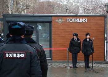 Полицейский пункт открыли в Театральном сквере Новосибирска