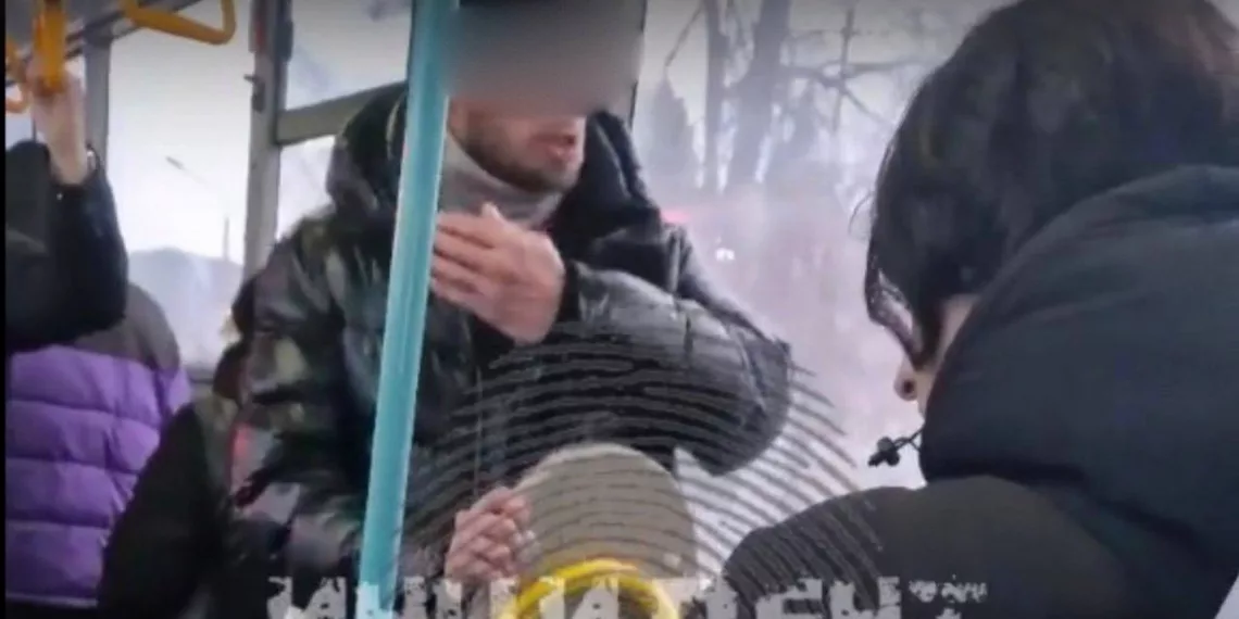 В новосибирском автобусе произошёл конфликт из-за включённой печки