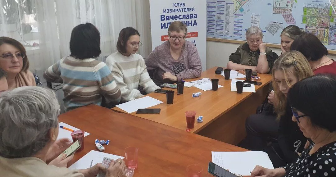 Связь поколений: старшеклассники проводят занятия по цифровой грамотности для пенсионеров в Новосибирске