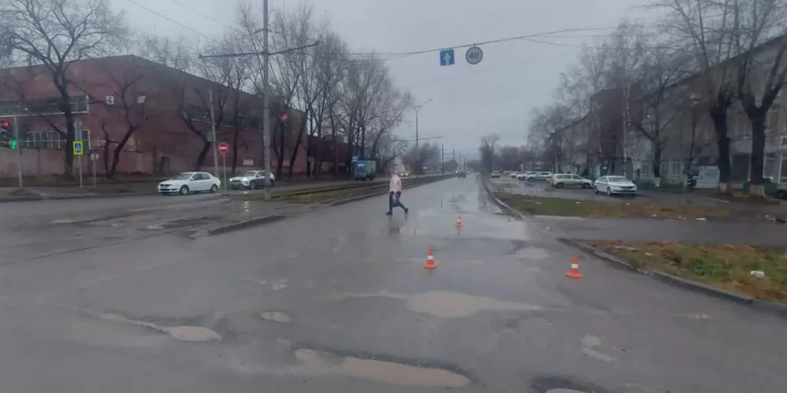 Водитель «Тойоты» проигнорировал светофор и снес жительницу Новосибирска