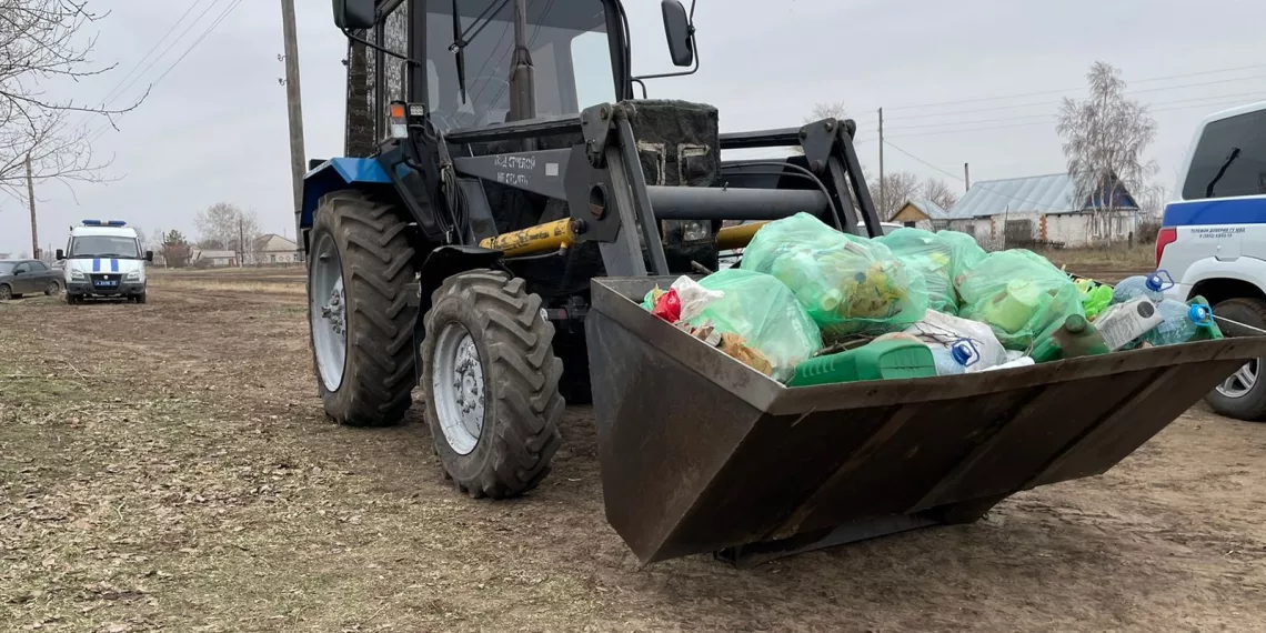 Малолетний сибиряк переехал на тракторе младшую сестру