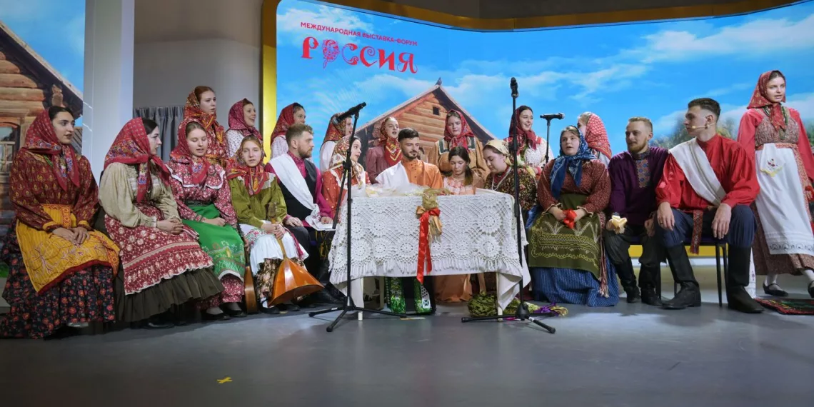 На выставке «Россия» на ВДНХ прошла традиционная сибирская свадьба