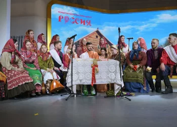 На выставке «Россия» на ВДНХ прошла традиционная сибирская свадьба