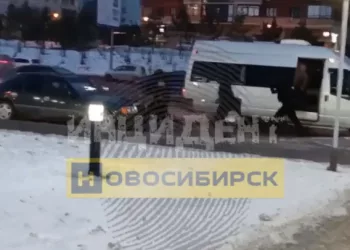 В Новосибирске возле «Сибирского Молла» спецназ задержал трех человек