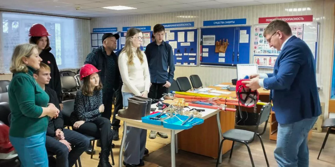 Энергетики АО «РЭС» провели очередные профилактические уроки и экскурсии для школьников