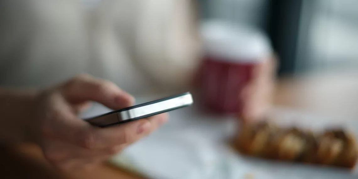 Путин одобрил запрет телефонов на уроках в школах