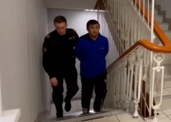 Четверых новосибирцев подозревают в вымогательстве у мигрантов на рынках Новосибирска