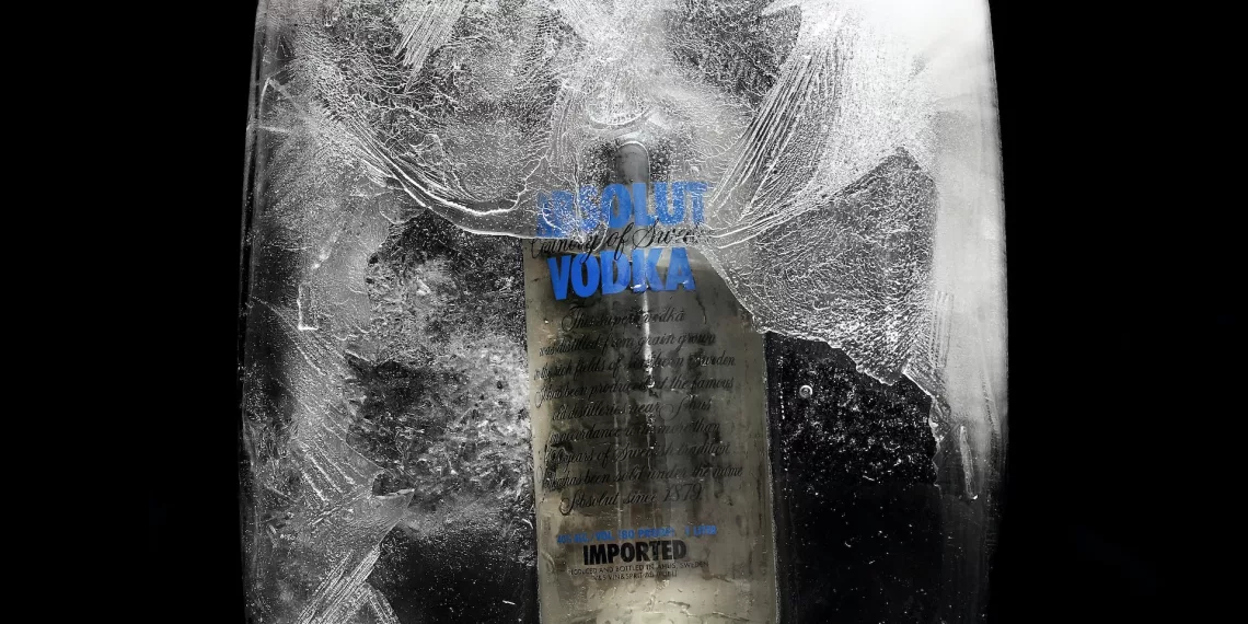 Водка не согреет: спасатели объяснили вред алкоголя на зимней рыбалке