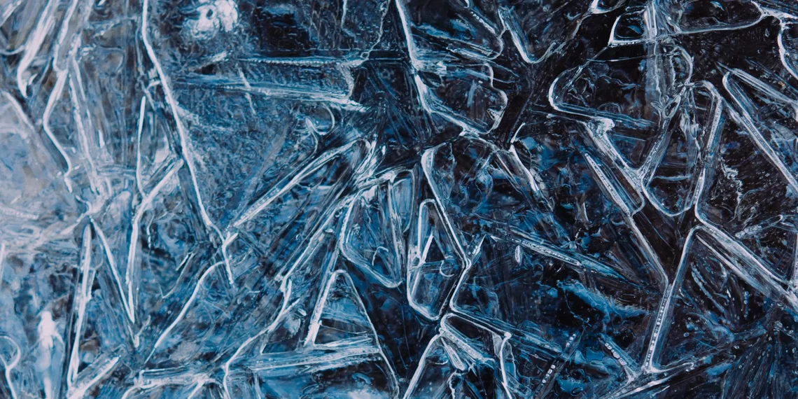 Новосибирские спасатели дали советы по спасению детей от падения под лед