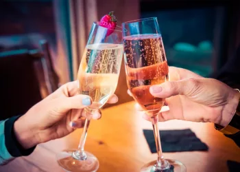 Почти половина новосибирцев недолюбливает новогодние корпоративы