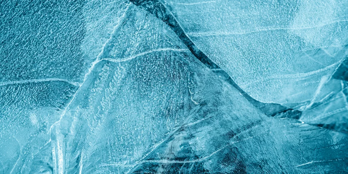 Мэрия Новосибирска посоветовала рыбакам переждать оттепель