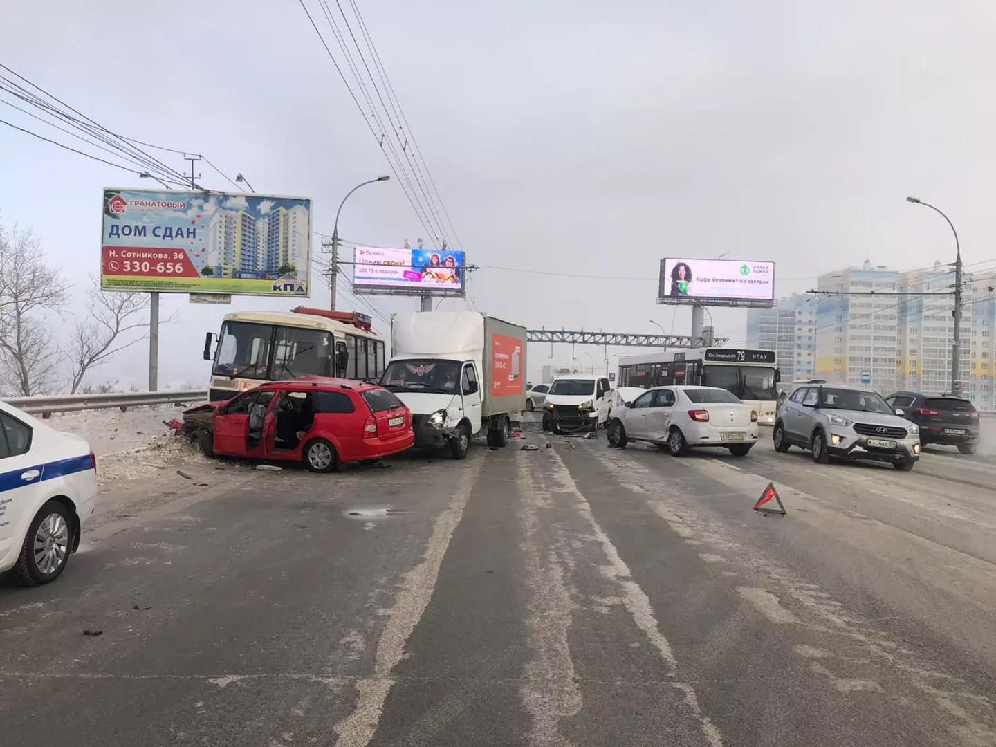 Паровозик» из пяти машин собрался на Димитровском мосту в результате ДТП |  НДН.Инфо