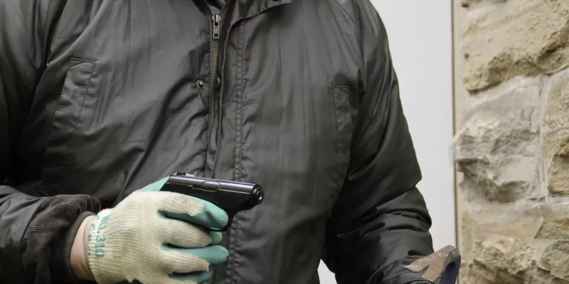 В Новосибирске разыскивают мужчину за стрельбу в Калининском районе