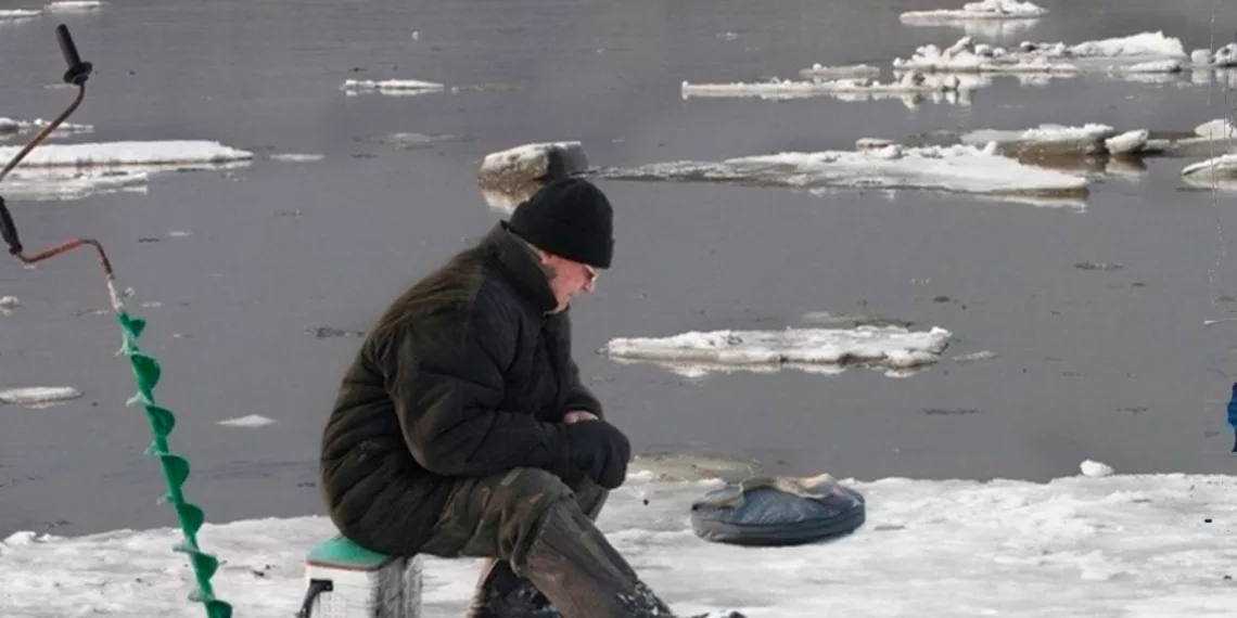 В Новосибирске четверо рыбаков оказались на дрейфующей льдине