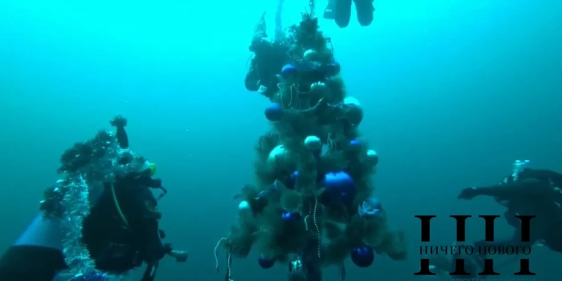 На дне Байкала установили новогоднюю елку