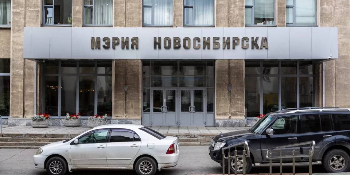 Мэру Новосибирска внесли представление за отсутствие дорожной разметки у остановок