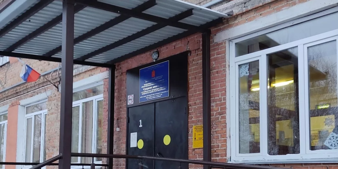 В сибирской школе ученик проткнул глаз четверокласснику за новогодний подарок