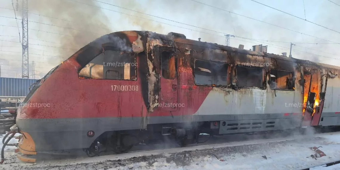 Рельсовый автобус сгорел в Сибири