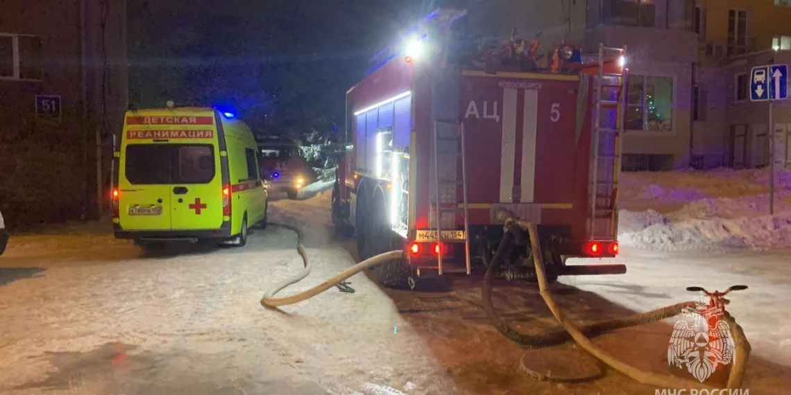 В Железнодорожном районе Новосибирска три человека пострадали в пожаре