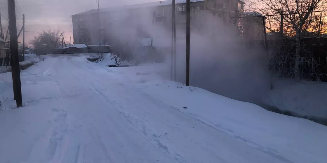 Только кипяток: перемерзшие трубы оставили жителей без холодной воды под Новосибирском