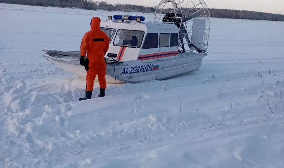 В Новосибирской области рыбак спас девушку-подростка, провалившуюся под лед