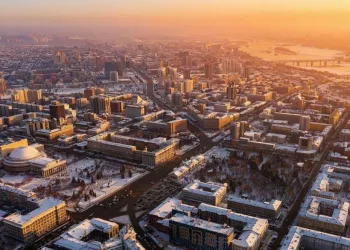 В конце декабря в Новосибирске перекроют парковку на площади Ленина