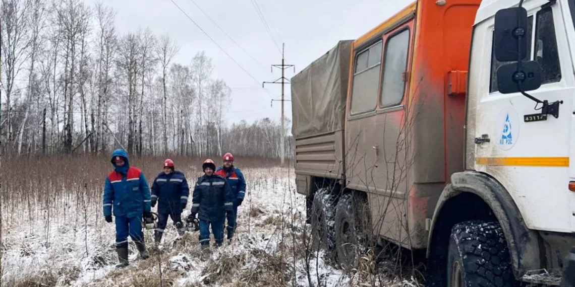 Бригады АО «РЭС» восстанавливают электроснабжение после штормового ветра