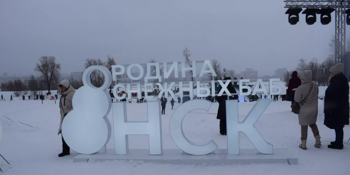 Новосибирская музыкальная группа спела песню про танец со снежной бабой