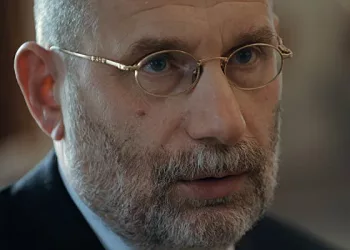 Писателя Бориса Акунина* признали иноагентом